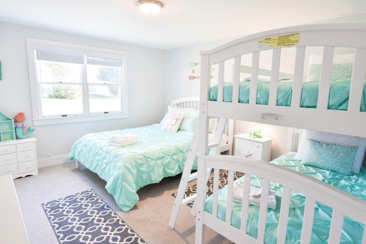 Wrap-Around Porch Mins To Beach チャタム エクステリア 写真