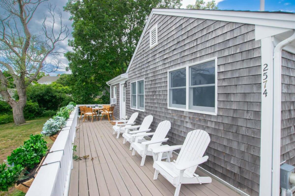 Wrap-Around Porch Mins To Beach チャタム エクステリア 写真